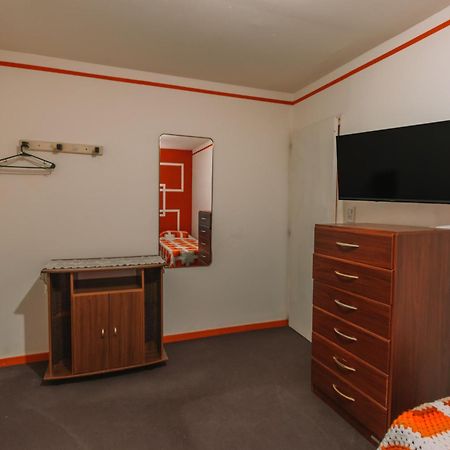 Habitaciones Mary 2 Camas Simples En Casa Compartida ウシュアイア エクステリア 写真