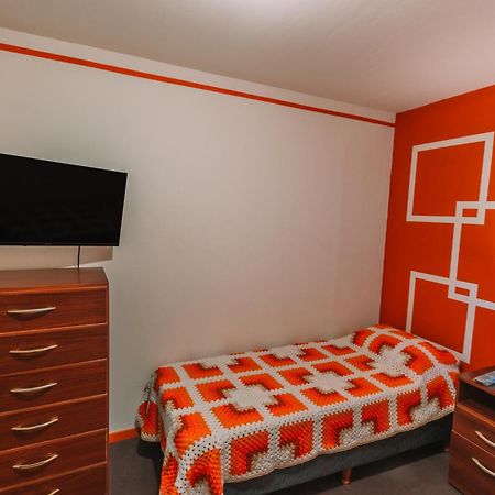 Habitaciones Mary 2 Camas Simples En Casa Compartida ウシュアイア エクステリア 写真