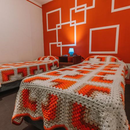 Habitaciones Mary 2 Camas Simples En Casa Compartida ウシュアイア エクステリア 写真